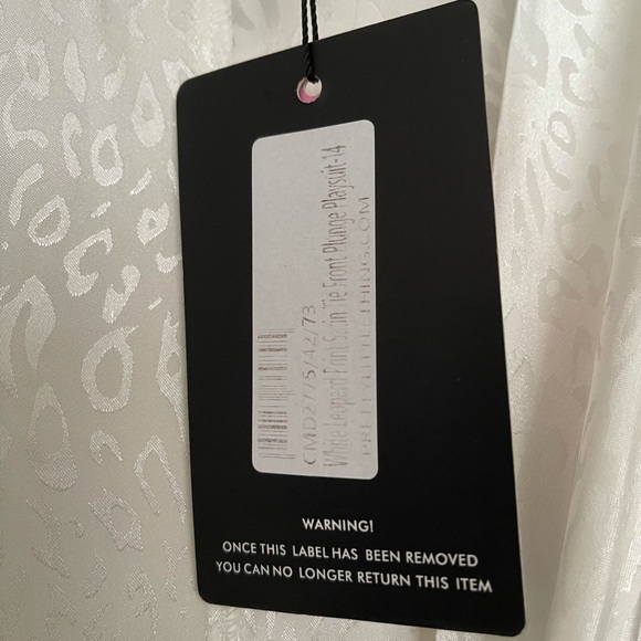 Pretty Little Thing  white leopard print romper - Picture 4 of 6